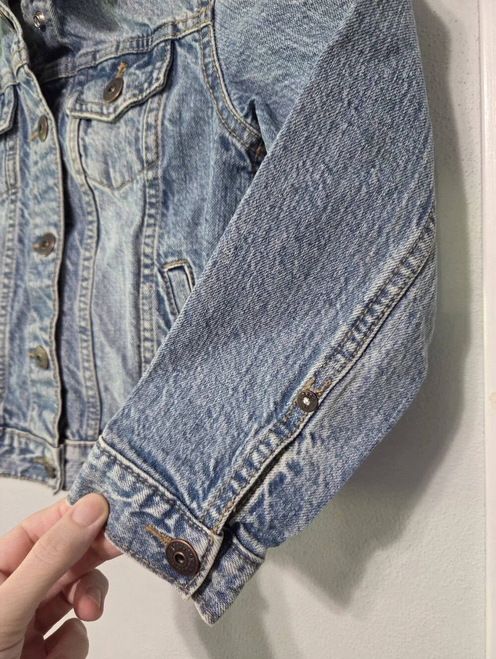 OshKosh B'gosh Light Wash Blue Denim Jean Jacket for Kids Unisex Size 6/6X